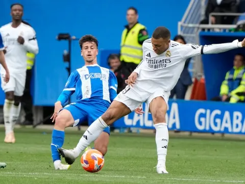 Blanco nói gì khi bị Mbappe phạm lỗi thô bạo?