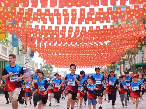Gần 400 xe điện VinFast tạo biểu tượng "Vì Việt Nam Xanh", mở màn ấn tượng tại Ngày hội Xanh lớn nhất Việt Nam