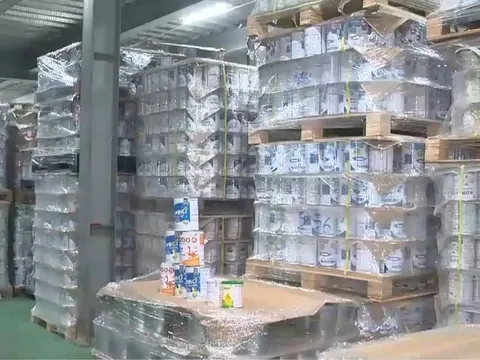 Khởi tố, bắt tạm giam 8 đối tượng vụ sản xuất sữa bột giả