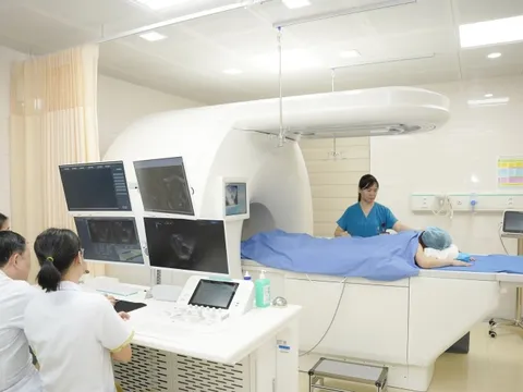 Loại bỏ khối u không cần mổ bằng kỹ thuật mới cho hàng trăm bệnh nhân
