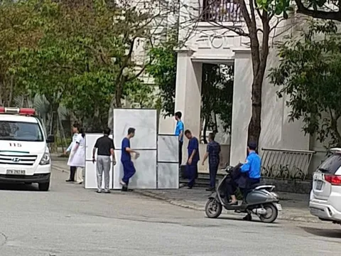 Lan can tầng 4 rơi xuống sân trường, 3 nữ sinh nhập viện cấp cứu