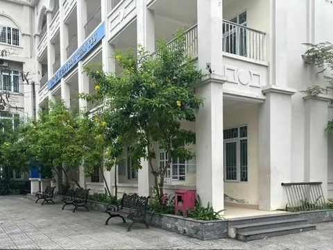 Thông tin mới vụ lan can rơi từ tầng 4 xuống sân trường khiến 3 học sinh bị thương