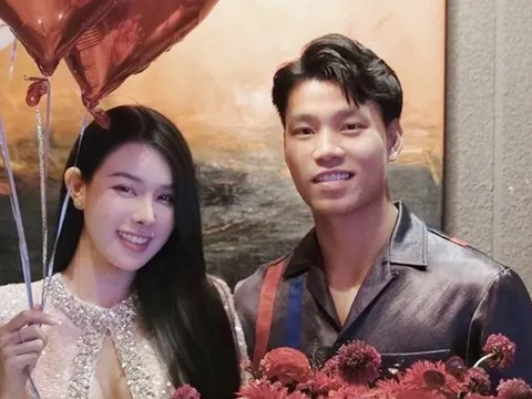 "Nam thần" đội tuyển Việt Nam - Văn Thanh công khai bạn gái trong ngày đặc biệt