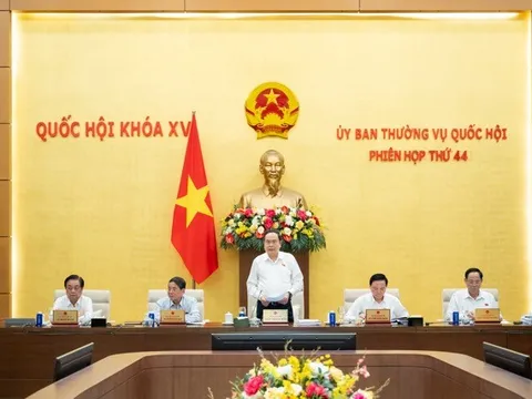 Cho ý kiến về việc sửa đổi Hiến pháp tại Phiên họp thứ 44 của Ủy ban Thường vụ Quốc hội