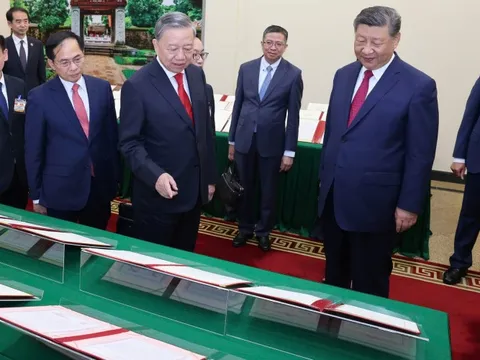 Việt Nam - Trung Quốc ký kết 7 văn kiện quan trọng lĩnh vực đường sắt và đường bộ