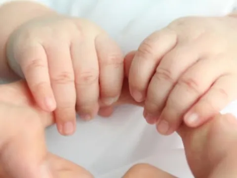 Bố mẹ đều là người Việt, đặt tên nước ngoài cho con được không?