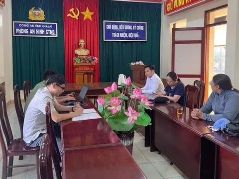"Các mẹ ơi biết gì chưa?"