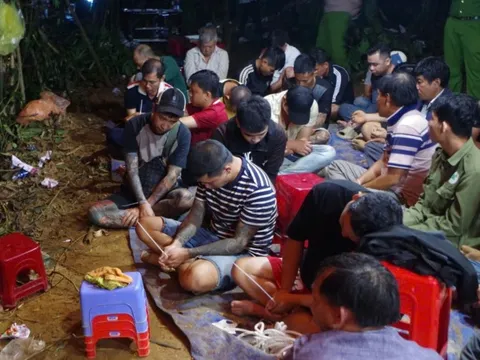 Lâm Đồng: Bắt giữ 36 đối tượng đánh bạc, thu giữ 800 triệu đồng và nhiều ô tô