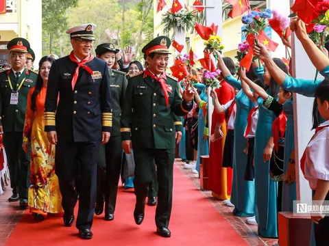 Rực rỡ cờ hoa trong Giao lưu hữu nghị quốc phòng biên giới Việt - Trung