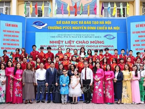 Phu nhân Thủ tướng Việt Nam và Phu nhân Thủ tướng Ethiopia thăm học sinh Trường Nguyễn Đình Chiểu