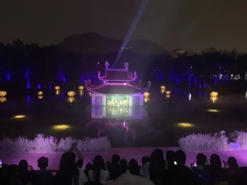 Về hội chùa Thầy, thưởng thức show diễn múa rối nghệ thuật Cội nguồn