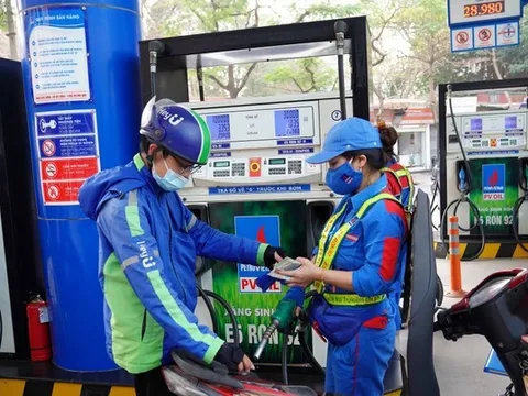 Giá xăng, dầu tiếp tục giảm sâu