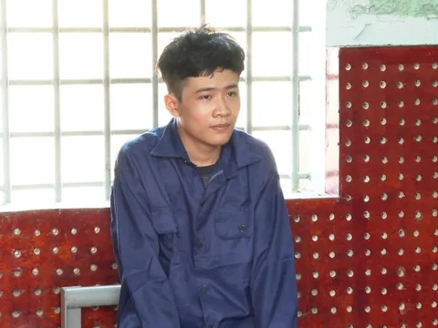 Tống đạt quyết định khởi tố thiếu niên 16 tuổi sát hại 2 mẹ con tại nhà riêng