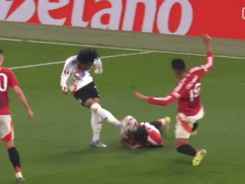 Phản ứng của CĐV Man Utd khi Leny Yoro dùng đầu để cản cú sút nguy hiểm