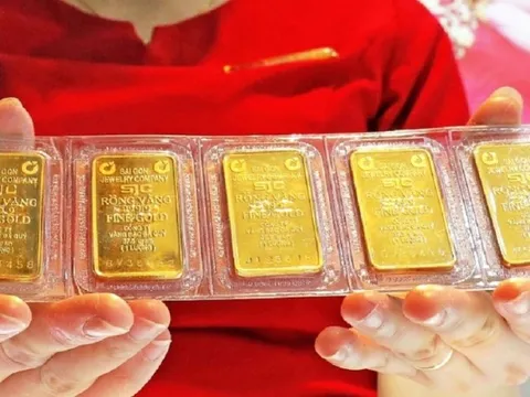 Giá vàng 18/4: Vàng thế giới giảm, vàng SJC lập kỷ lục mới ở ngưỡng 120 triệu đồng/lượng