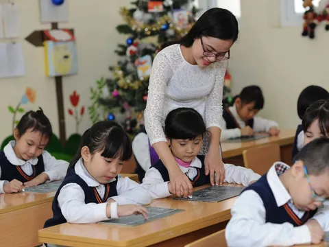 Bản tin 18/4: Giáo viên muốn dạy thêm hè 2025 cần tuân thủ quy định mới