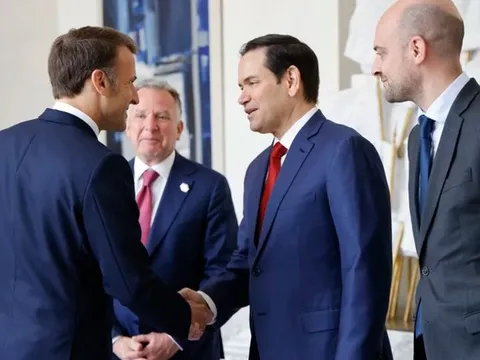 Châu Âu lần đầu tiên ngồi vào cùng bàn đàm phán với Mỹ và Ukraine