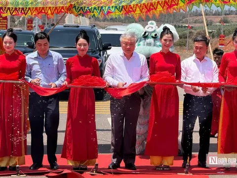 Phó Thủ tướng Nguyễn Hoà Bình cắt băng khánh thành 2 công trình trọng điểm ở Bình Thuận