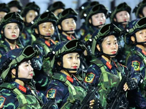 'Mãn nhãn' màn hợp luyện diễu binh, diễu hành trên đường Lê Duẩn, TPHCM