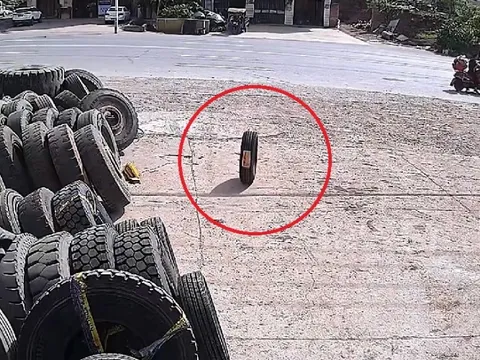 Lốp xe ô tô biến mất bí ẩn, chủ cửa hàng sốc nặng khi xem camera