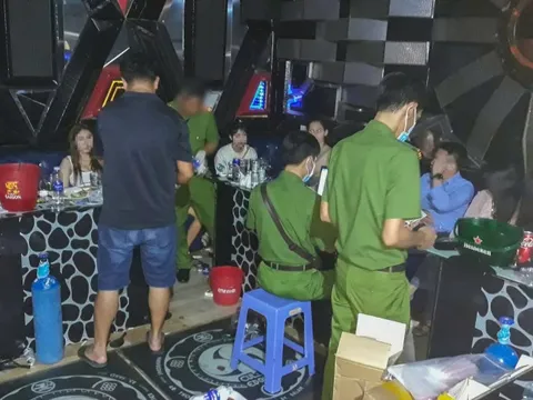 Đột kích quán karaoke, phát hiện 20 nam nữ dương tính với ma túy