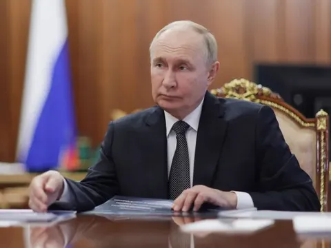 Tổng thống Nga Putin bất ngờ tuyên bố ngừng bắn một ngày