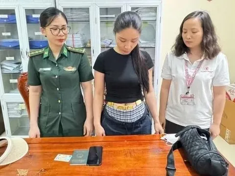Phát hiện người phụ nữ vận chuyển trái phép 4kg vàng qua cửa khẩu