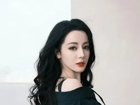 Địch Lệ Nhiệt Ba "gây bão" mạng xã hội khi xuất hiện tại sự kiện