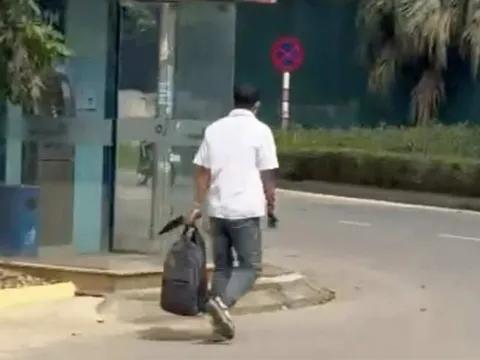 Điều tra nghi án người đàn ông cầm dao cướp ngân hàng ở Hà Nội