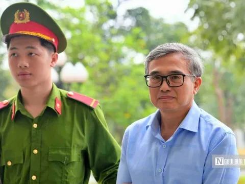 Cựu Thứ trưởng Bộ Công Thương được dẫn giải tới toà