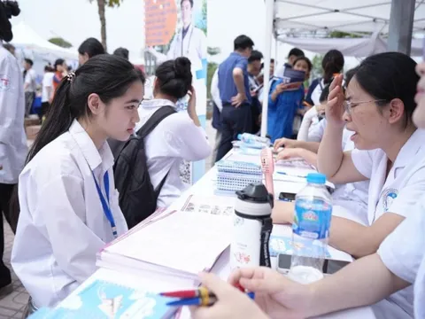 Chương trình tư vấn hướng nghiệp đến với học sinh huyện Đan Phượng