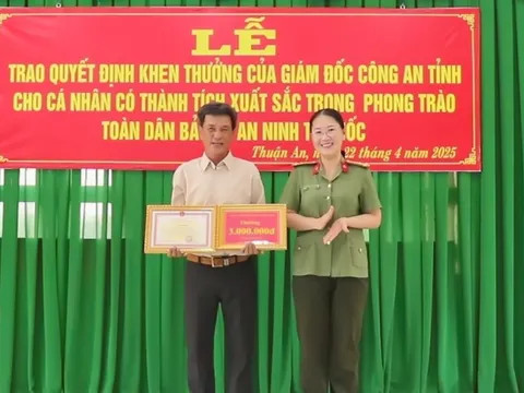 Tài xế xe ôm mưu trí chở đối tượng giết 2 người vào trụ sở công an
