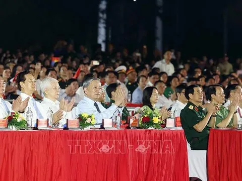 Tổng Bí thư Tô Lâm dự Chương trình nghệ thuật 'Đất nước trọn niềm vui'