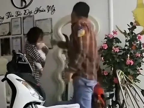 Xác minh clip vợ ôm con nhỏ bị chồng bạo hành