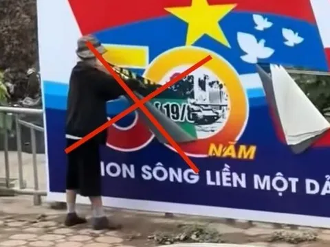 Xác minh người phụ nữ rạch áp phích chào mừng 30/4