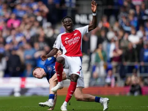 Arsenal sẽ đưa ra quyết định muộn về Saka