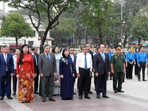 Lãnh đạo thành phố Hà Nội dâng hoa kỷ niệm 155 năm Ngày sinh V.I.Lênin