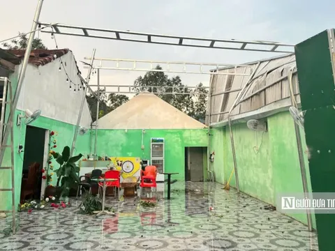Dông lốc "cuốn phăng" gần 100 mái nhà ở Quảng Ngãi, thiệt hại nặng nề