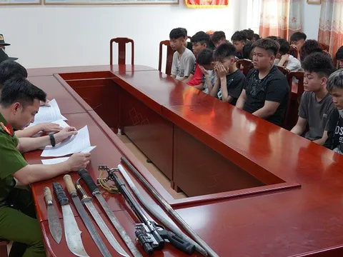 Xử lý nhóm đối tượng mang dao kiếm, chặn đánh bất cứ ai gặp trên đường