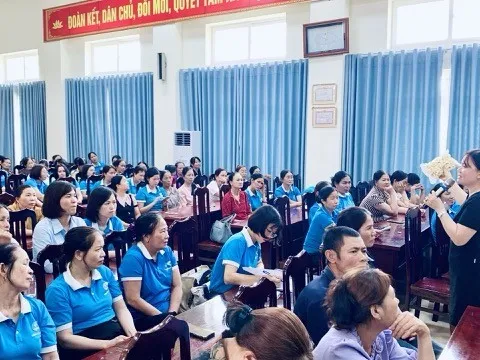 Phụ nữ Ứng Hoà được nâng cao hiểu biết về cơ chế, chính sách hỗ trợ hợp tác xã
