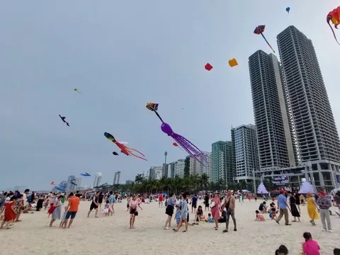 Đà Nẵng thả chim bồ câu hoà bình đón 'Đoàn tàu thống nhất' dịp lễ 30/4