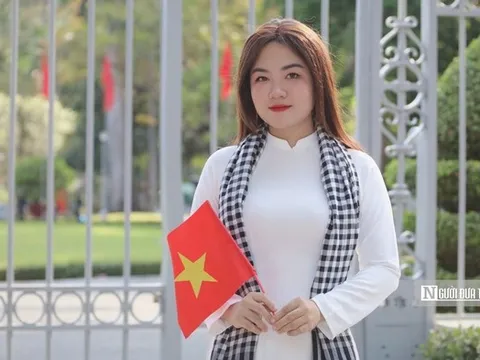 Áo dài, cờ đỏ, khăn rằn