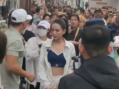 Phản ứng của người hâm mộ khi "Tiểu Long Nữ" Lý Nhược Đồng khoe eo trên phố
