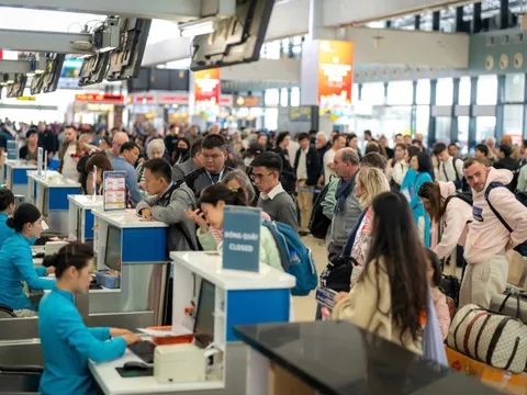 Hành khách có thể làm thủ tục bay bằng sinh trắc học tại sân bay Nội Bài