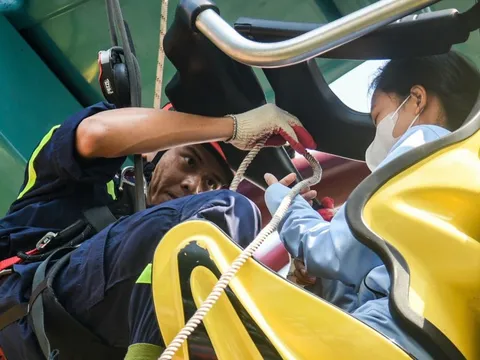 Cận cảnh diễn tập ứng phó sự cố trên tàu lượn siêu tốc ở Đà Nẵng