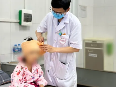 Chó nhà "nổi điên" tấn công, 2 người nhập viện khẩn cấp