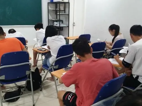 Bản tin 26/4: Một tỉnh cấm dạy thêm sau 21h30