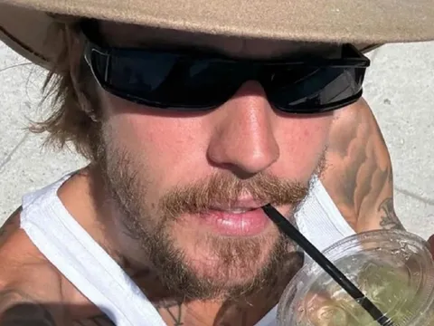Ca sĩ Justin Bieber bỗng lên mạng "cầu xin" vì điều này