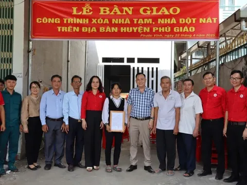 Bàn giao 3 căn nhà chữ thập đỏ cho người dân khó khăn