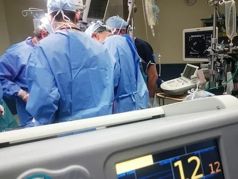 Tìm thấy mảnh vải trong bụng người phụ nữ sau 2 năm phẫu thuật
